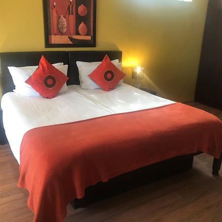 Hotel Haus Holzapfel Beaufort West Esterno foto