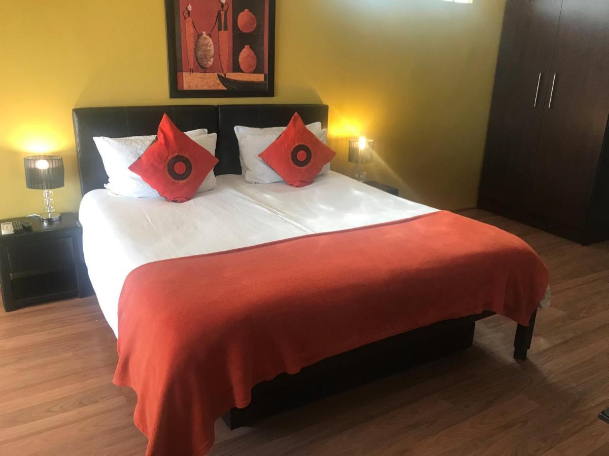 Hotel Haus Holzapfel Beaufort West Esterno foto