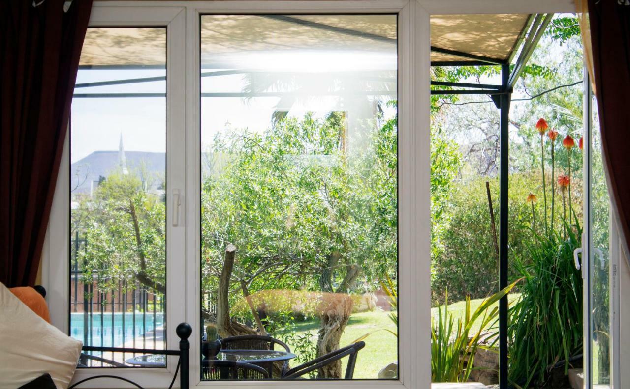 Hotel Haus Holzapfel Beaufort West Esterno foto