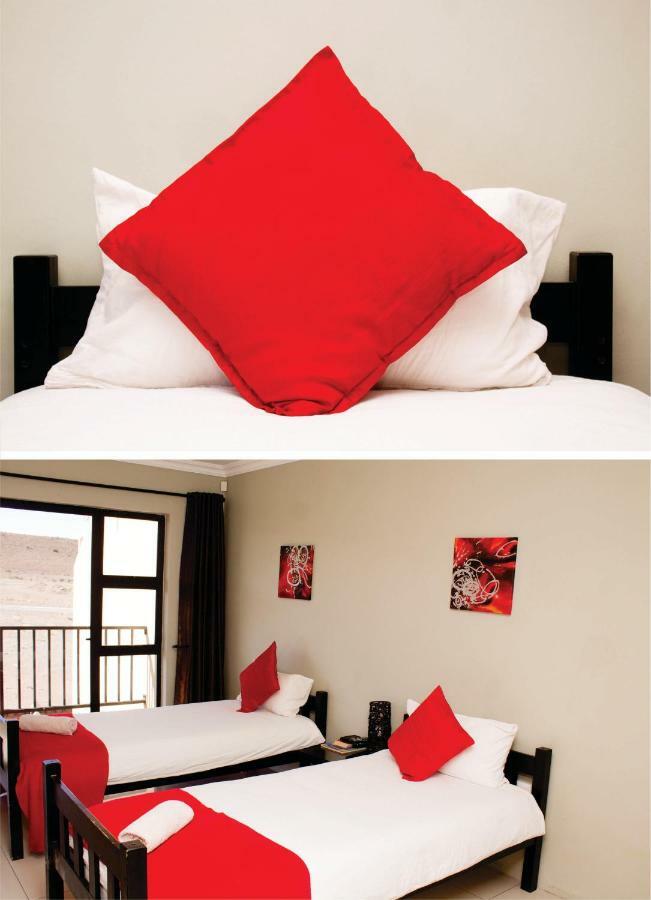 Hotel Haus Holzapfel Beaufort West Esterno foto