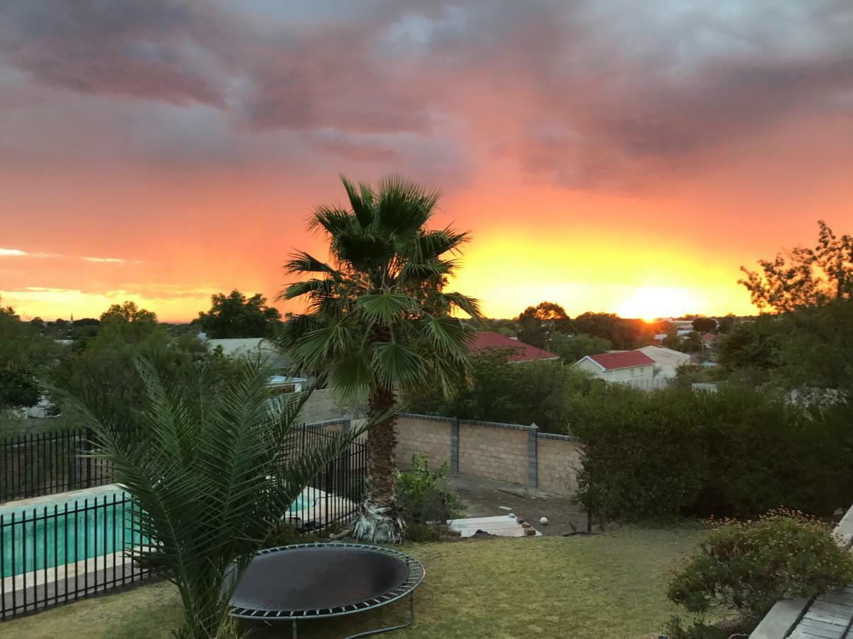 Hotel Haus Holzapfel Beaufort West Esterno foto