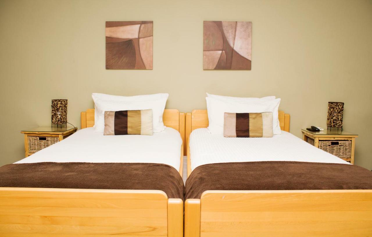 Hotel Haus Holzapfel Beaufort West Esterno foto