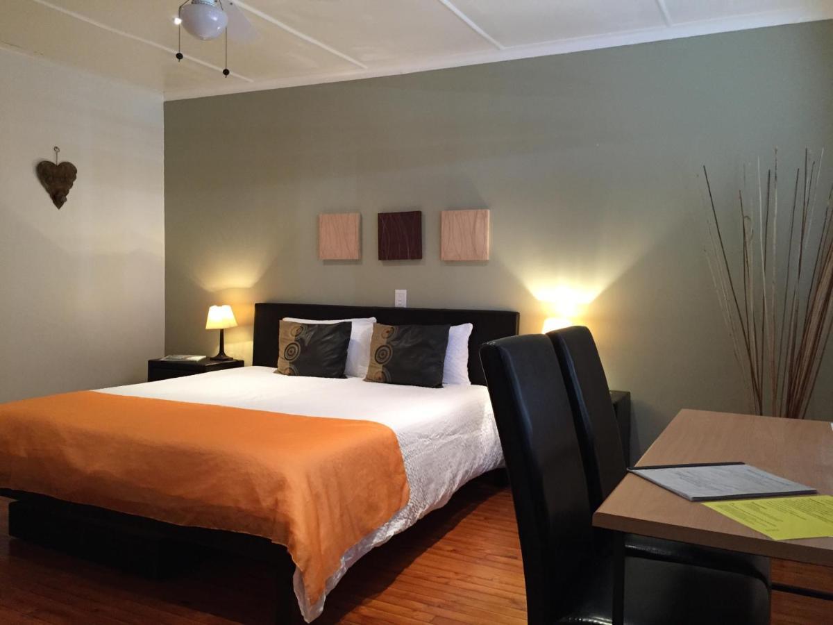 Hotel Haus Holzapfel Beaufort West Esterno foto