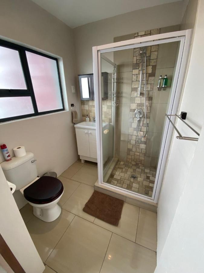 Hotel Haus Holzapfel Beaufort West Esterno foto