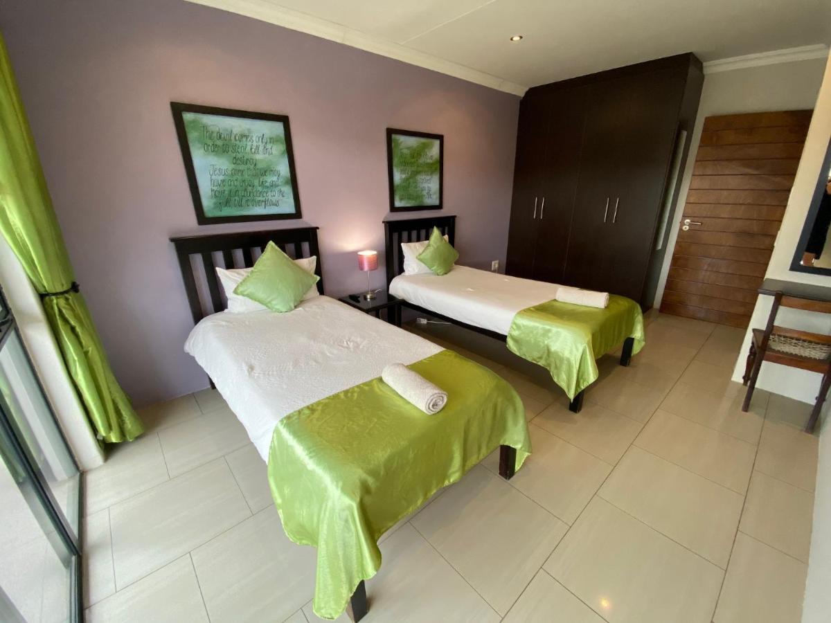 Hotel Haus Holzapfel Beaufort West Esterno foto