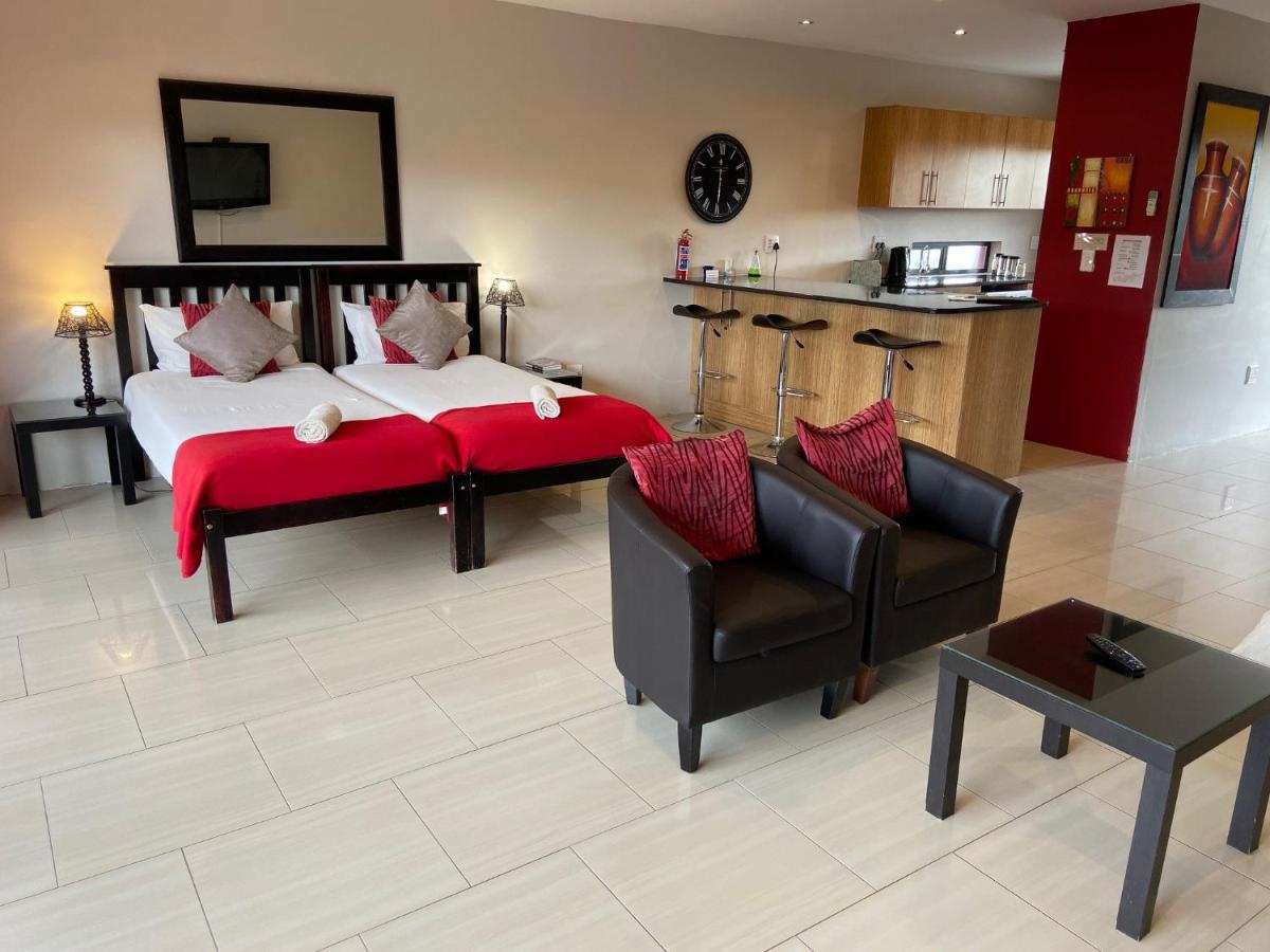 Hotel Haus Holzapfel Beaufort West Esterno foto